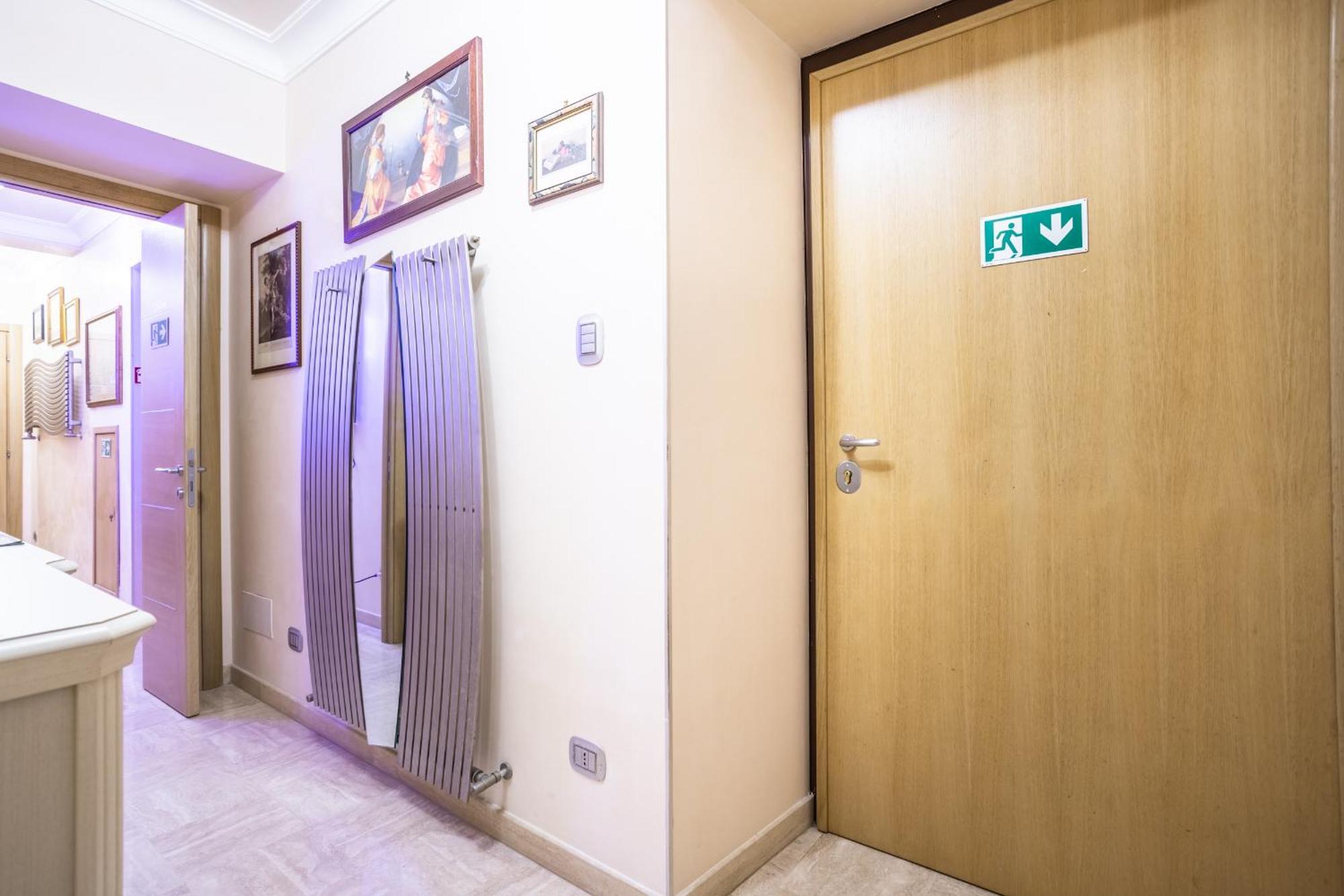 Luxury Inn Opera Roma Ngoại thất bức ảnh